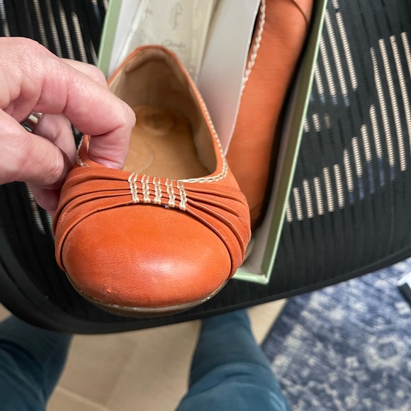 Clarks burn orange flats - Picture 2 of 7